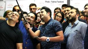 دیدار «بهنام صفوی» با اعضای کانون هوادارانش - اردیبهشت 1394 دیدار «بهنام صفوی» با اعضای کانون هوادارانش - اردیبهشت 1394