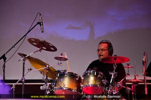 کنسرت رضا صادقی در آمل - 25 خرداد 1393 کنسرت رضا صادقی در آمل - 25 خرداد 1393